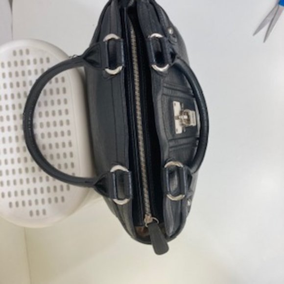 Vintage Guess Bag with lock - Picture 5 of 9